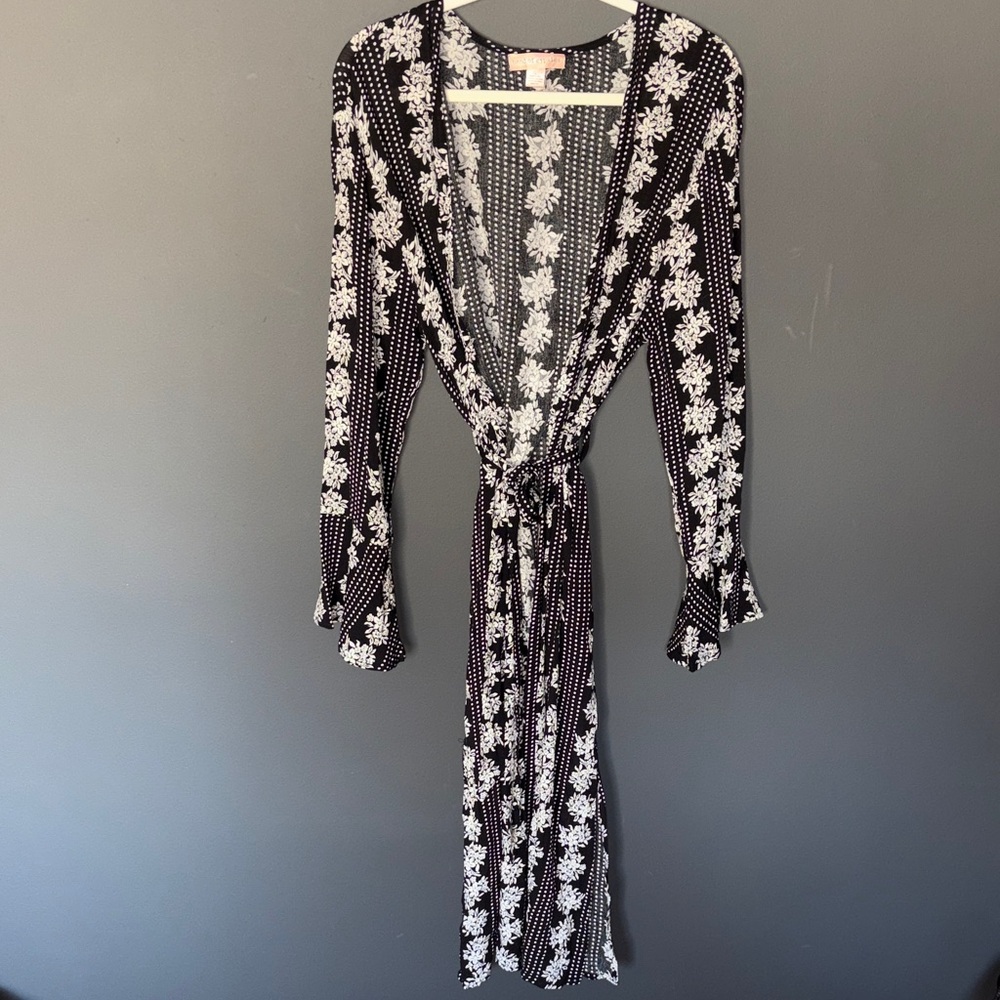 Band of Gypsies large Monochrome Floral robe kimono